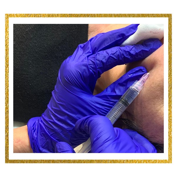 Injecting patient by doctor